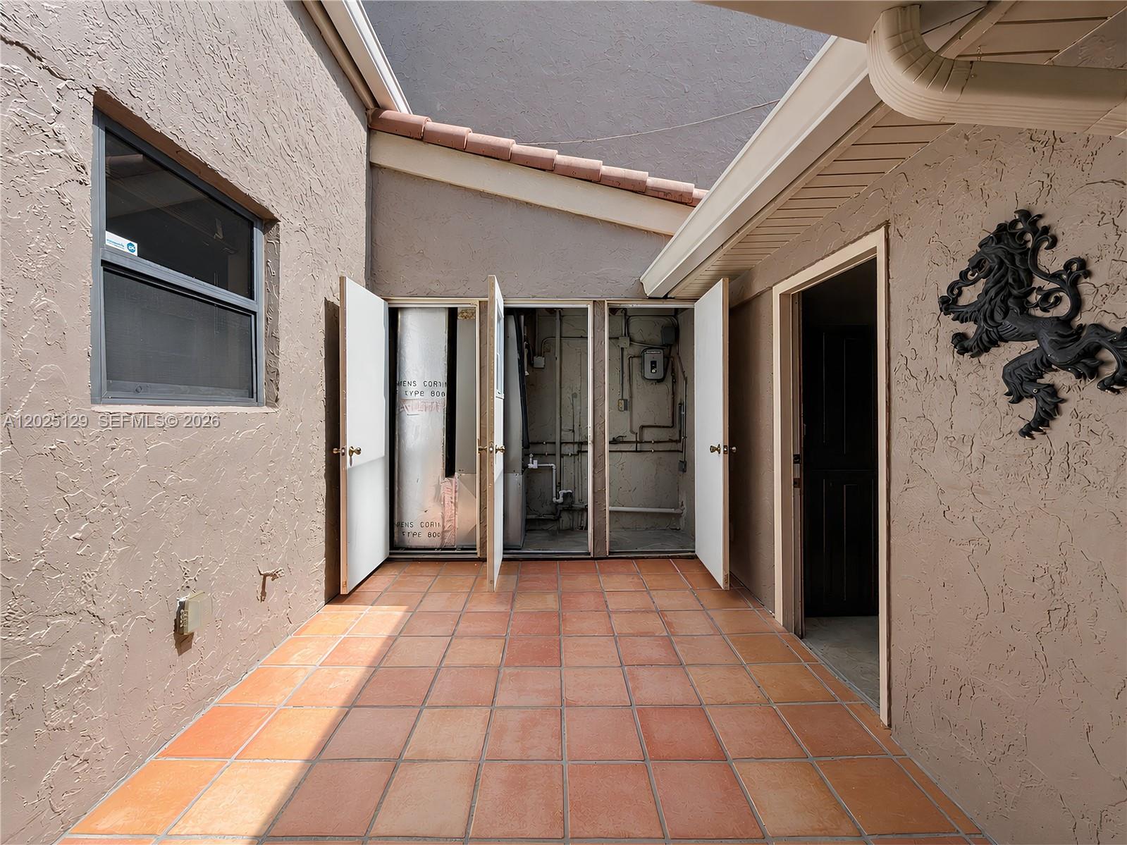 TOWNHOUSES OF EMERALD HIL - Residential
