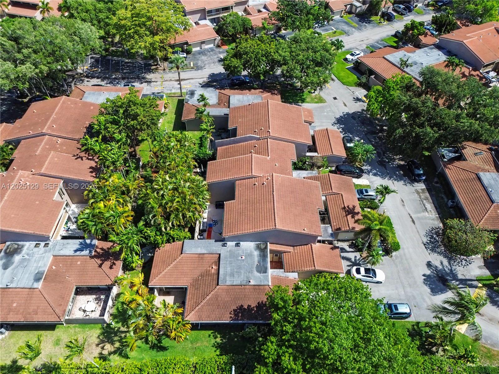 TOWNHOUSES OF EMERALD HIL - Residential