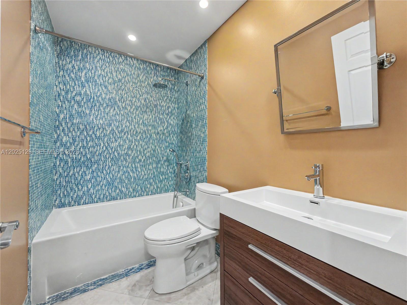 TOWNHOUSES OF EMERALD HIL - Residential