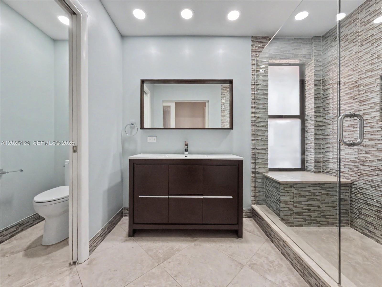 TOWNHOUSES OF EMERALD HIL - Residential