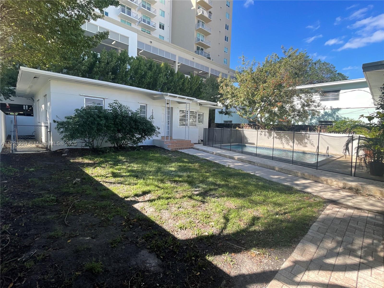 1020 Sw 36th Ct, Miami, Broward County, Florida - 3 Bedrooms  
1 Bathrooms - 