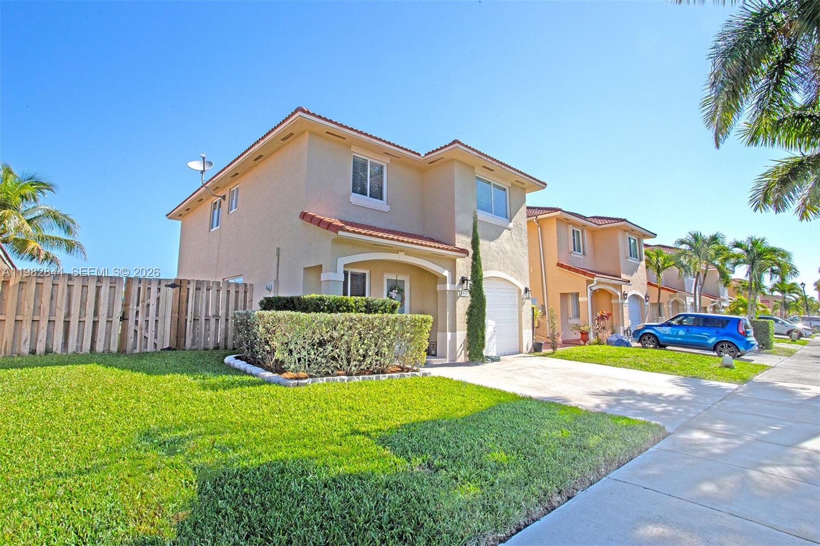 8957 SW 214th St, Cutler Bay, FL, 33189/$585,000 3 8957 SW 214th St