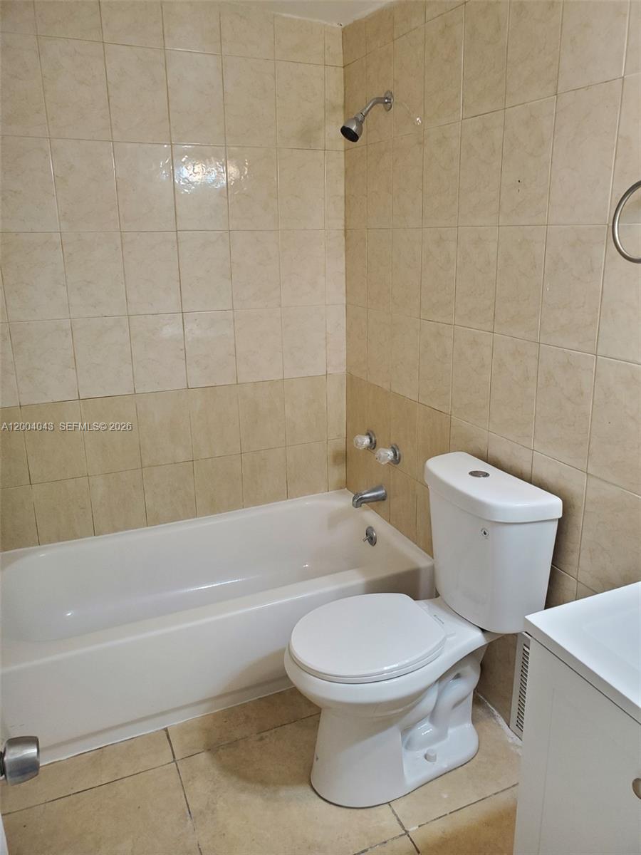 NEW WORLD CONDO APTS III - Residential Lease
