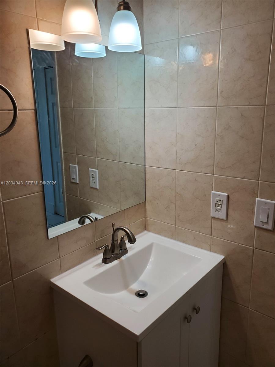 NEW WORLD CONDO APTS III - Residential Lease