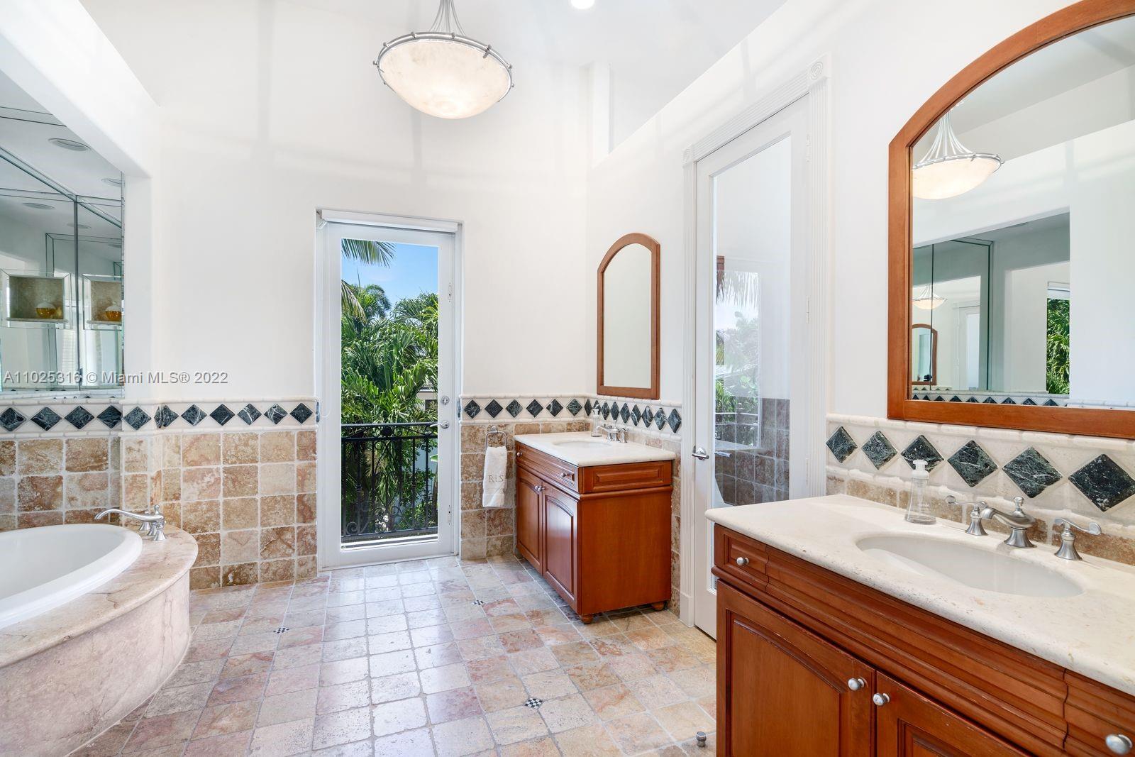 GOLDEN BEACH SEC C - Residential