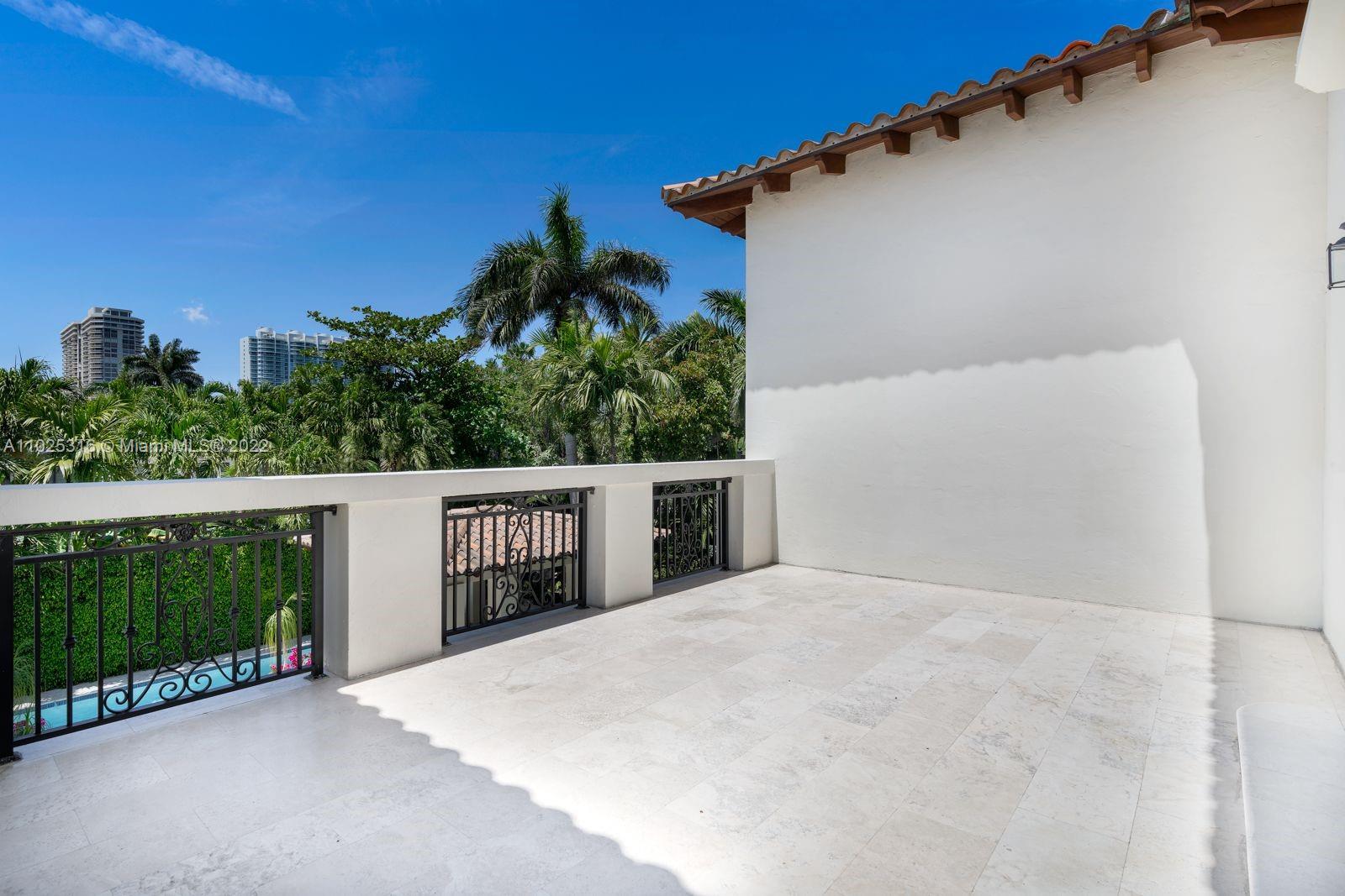 GOLDEN BEACH SEC C - Residential