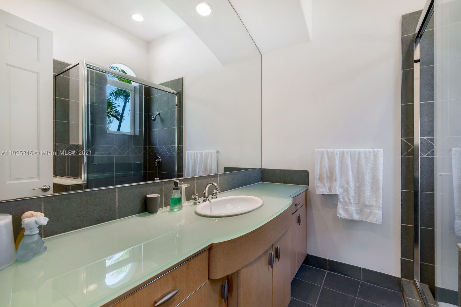 GOLDEN BEACH SEC C - Residential