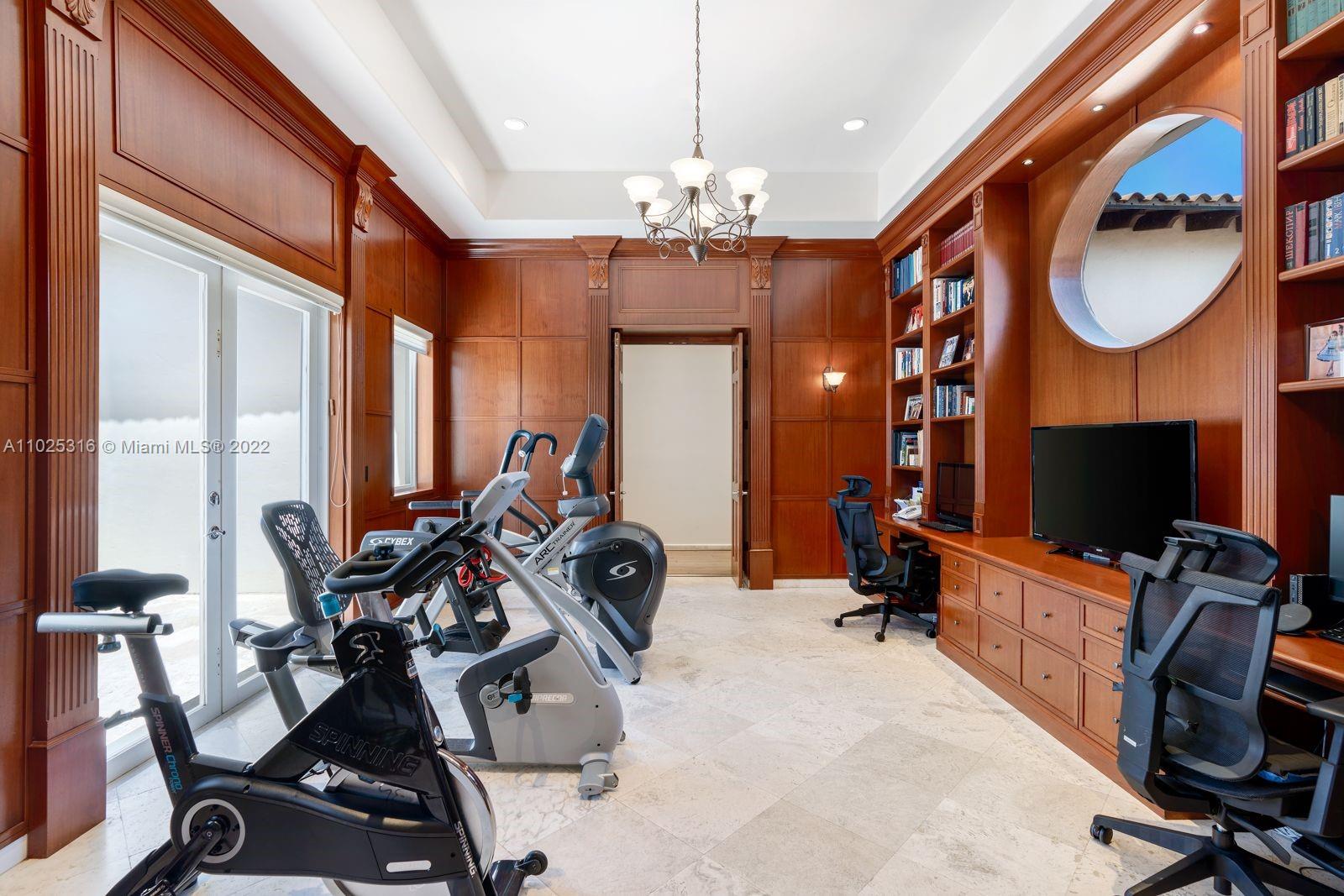 GOLDEN BEACH SEC C - Residential