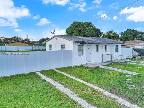 26540 SW 1 38 th ct Homestead FL 33032