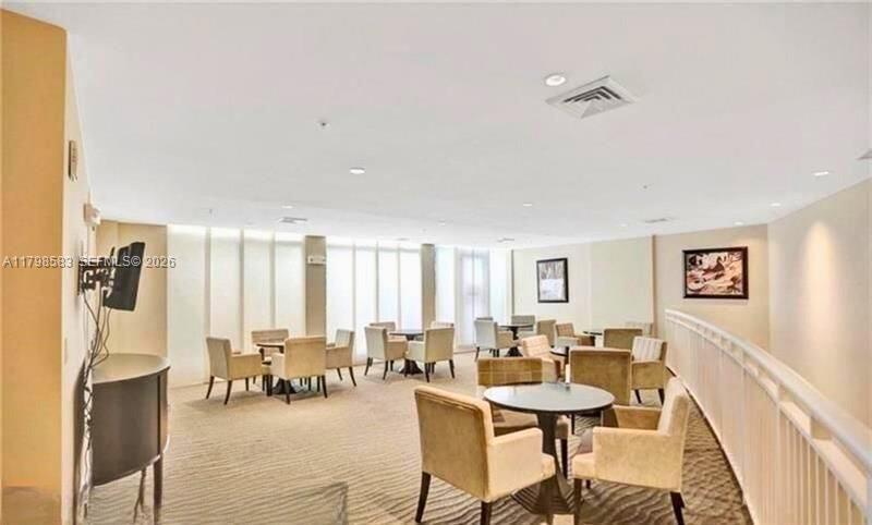 DUO CONDOMINIUM WEST - Residential