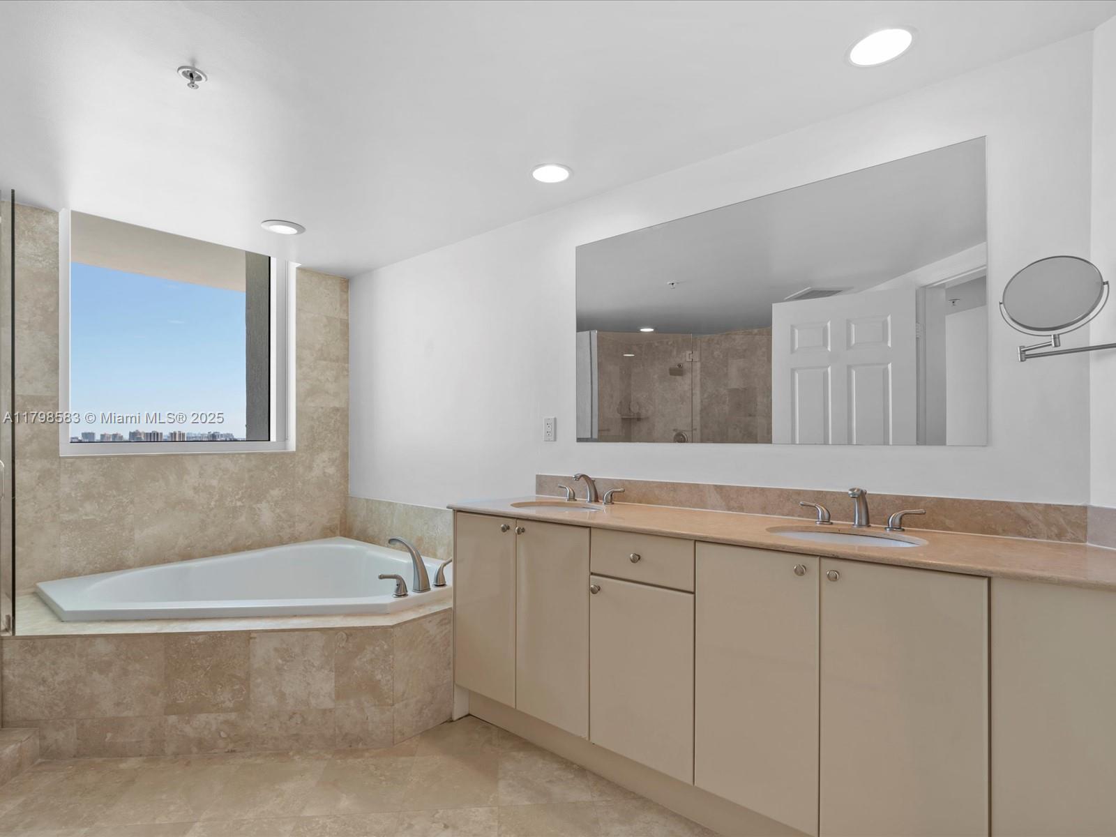 DUO CONDOMINIUM WEST - Residential