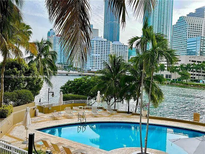 COURTS BRICKELL KEY CONDO - Residential
