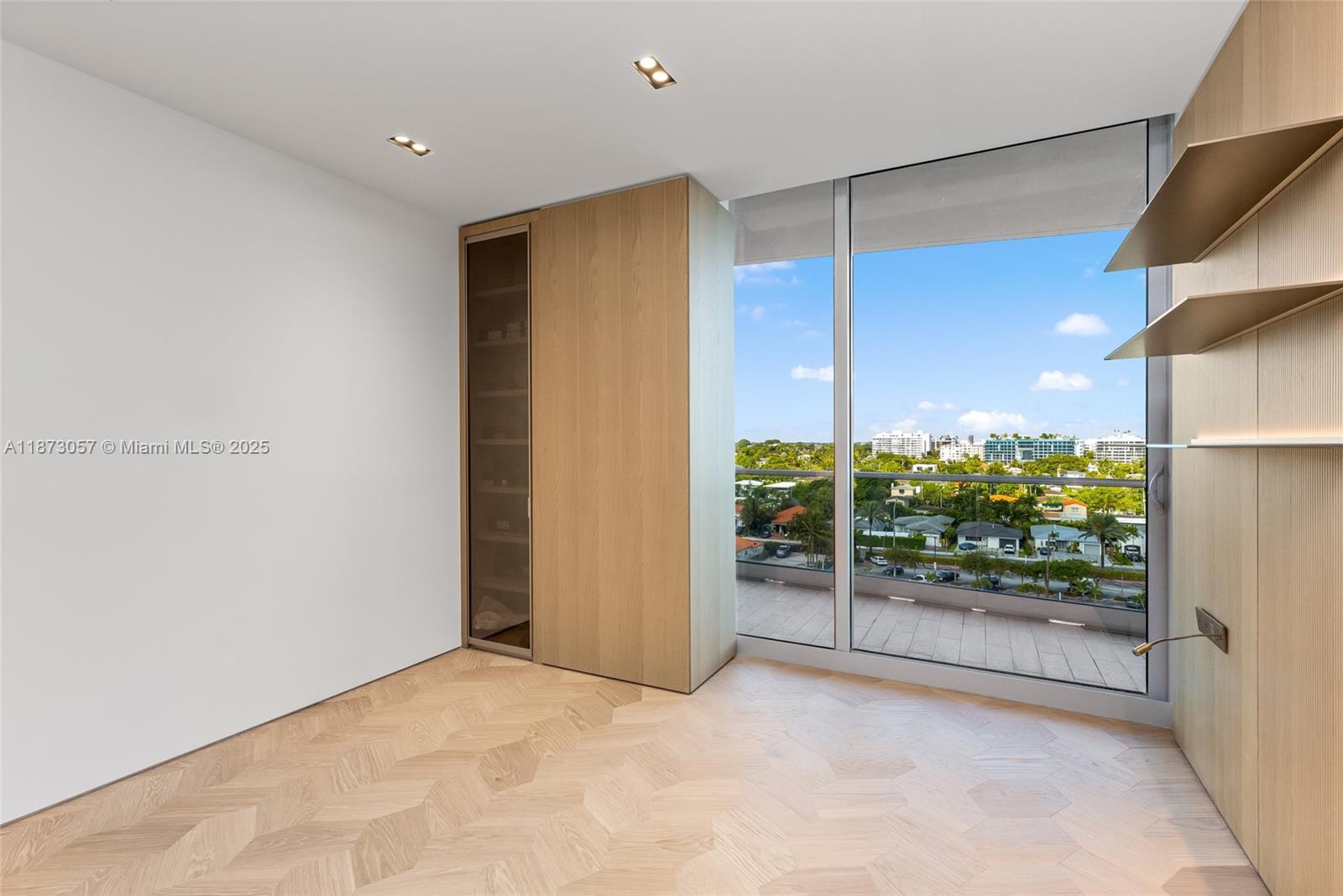 ALTOS DEL MAR NO. 5 - Residential