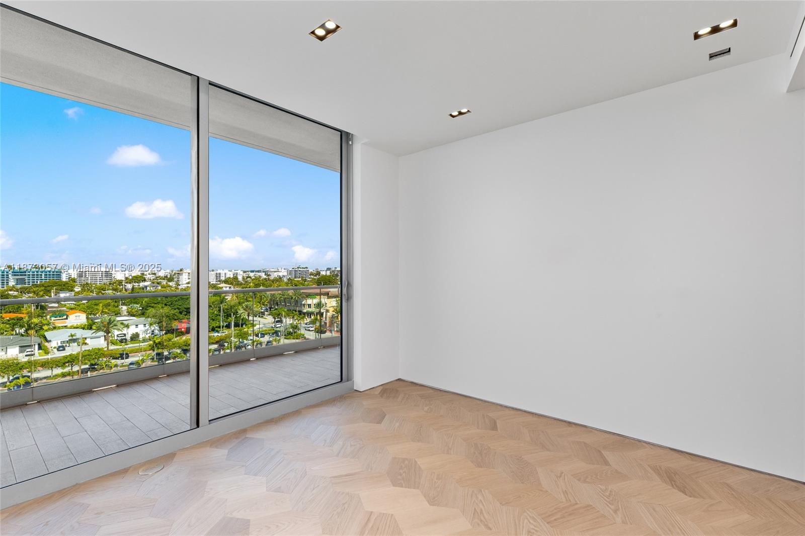 ALTOS DEL MAR NO. 5 - Residential