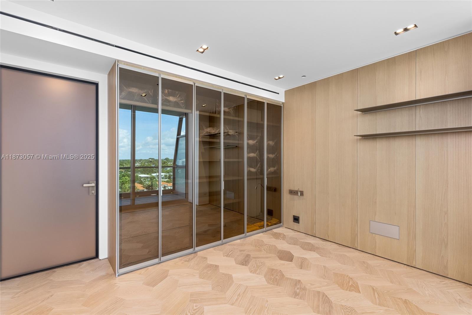 ALTOS DEL MAR NO. 5 - Residential