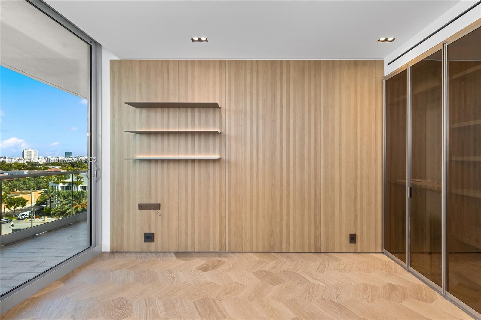 ALTOS DEL MAR NO. 5 - Residential