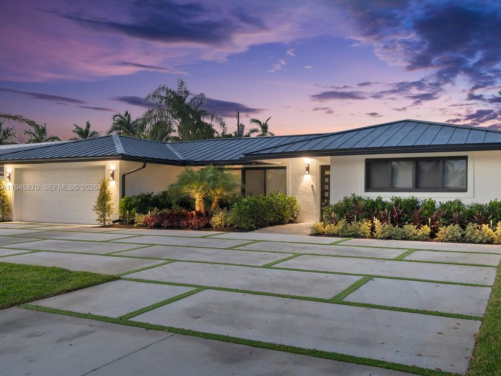 Photo of 511 SE 14th St, Pompano Beach, FL 33060 (MLS # A11945270)