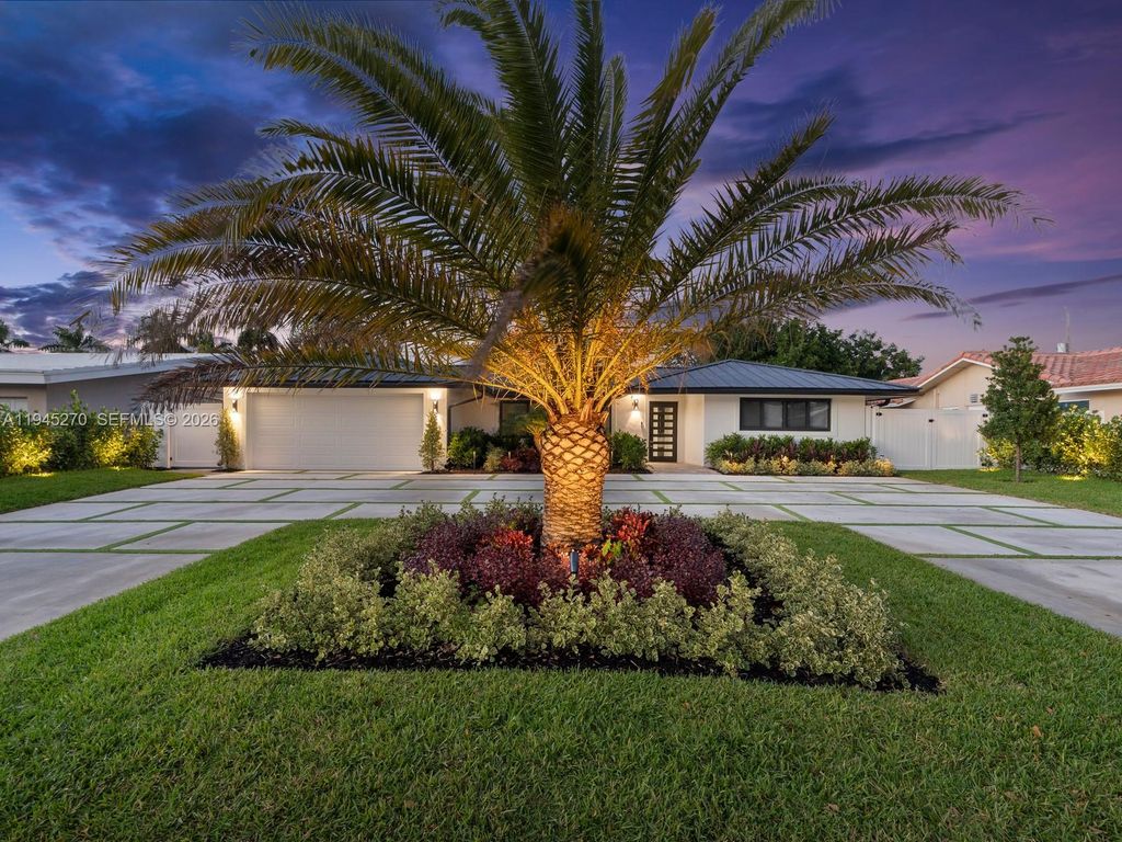 Photo of 511 SE 14th St, Pompano Beach, FL 33060 (MLS # A11945270)