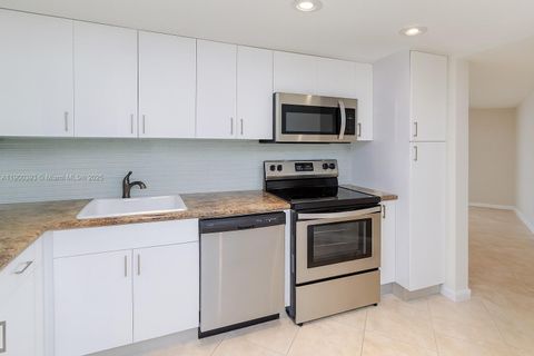 3475 N Country Club Dr 115 Aventura FL 33180