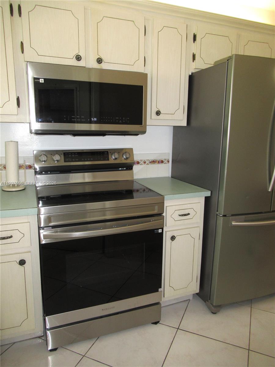 CASA PARADISO CO-OP - Residential Lease