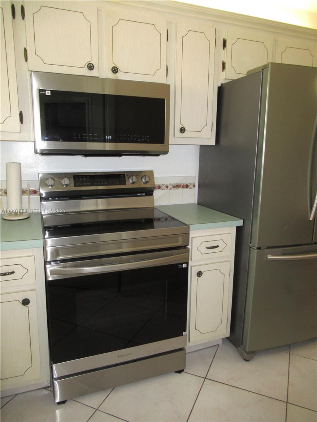 Photo of 580 Egret Dr #214, Hallandale Beach, FL 33009 (MLS # A11997658)