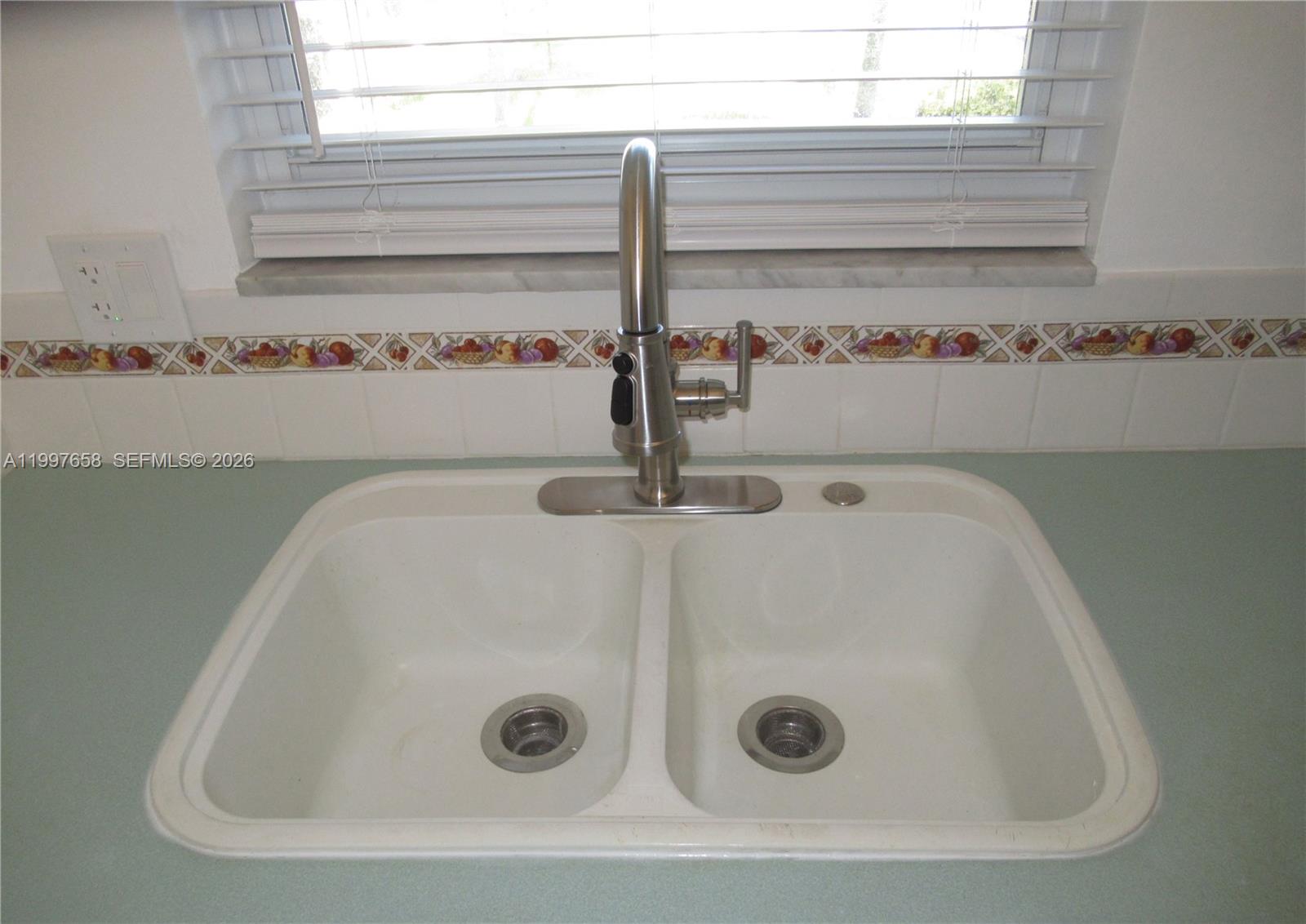 CASA PARADISO CO-OP - Residential Lease