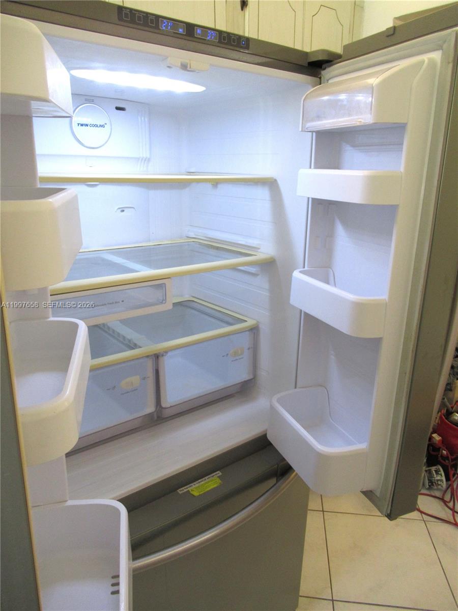 CASA PARADISO CO-OP - Residential Lease