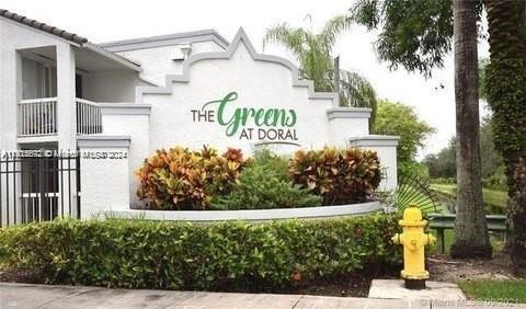THE GREENS AT DORAL SPECTACULAR 2/2 CONDO IN ONE OF THE BEST LOCATIONS IN DORAL. CLOSE TO A
SCHOOLS, SUPERMARKET, SHOPPING PLAZA AND MORE. VERY WELL KEPT PROPERTY, BEAUTIFUL POOL VIEW.
GREAT AMMENITIES IN THE COMMUNITY, 2 POOLS, SPA, EXERCISE ROOM, TENNIS COURTS. VACANT. ( SPECIAL
ASSESMENT, SELLER WILL PAY THE TOTAL AT CLLOSING )