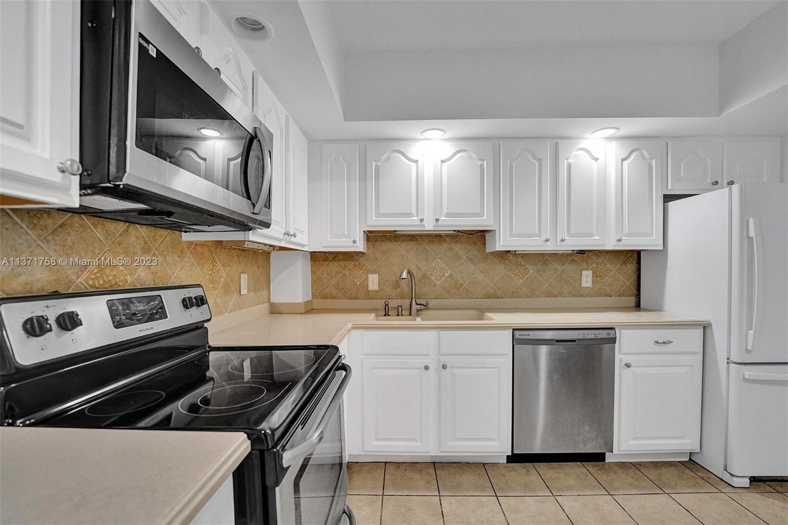 Photo 9 of 13 of 4400 Hillcrest Dr 618B condo