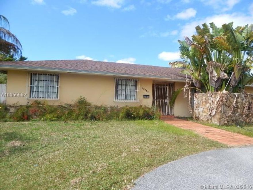 AMAZING AND WONDERFUL OPPORTUNITY TO OWN IN A VERY DESIRABLE NEIGHBORHOOD. FEW BLOCKS FROM US 1 AND A+ SCHOOLS. THIS HOME SITS ON A HUGE LOT WITH AMPLE DRIVEWAY AND A 2 CAR GARAGE.