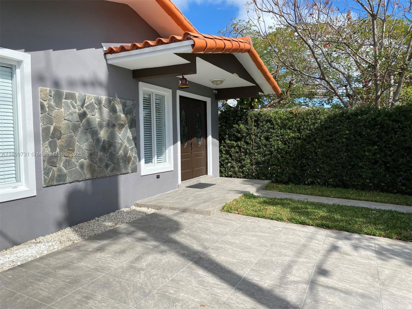 Rental Property at 3211 Sw 27th St 3213, Miami, Broward County, Florida - Bedrooms: 2 
Bathrooms: 1  - $2,800 MO.