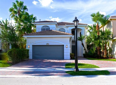 1675 NE 196th St Miami FL 33179