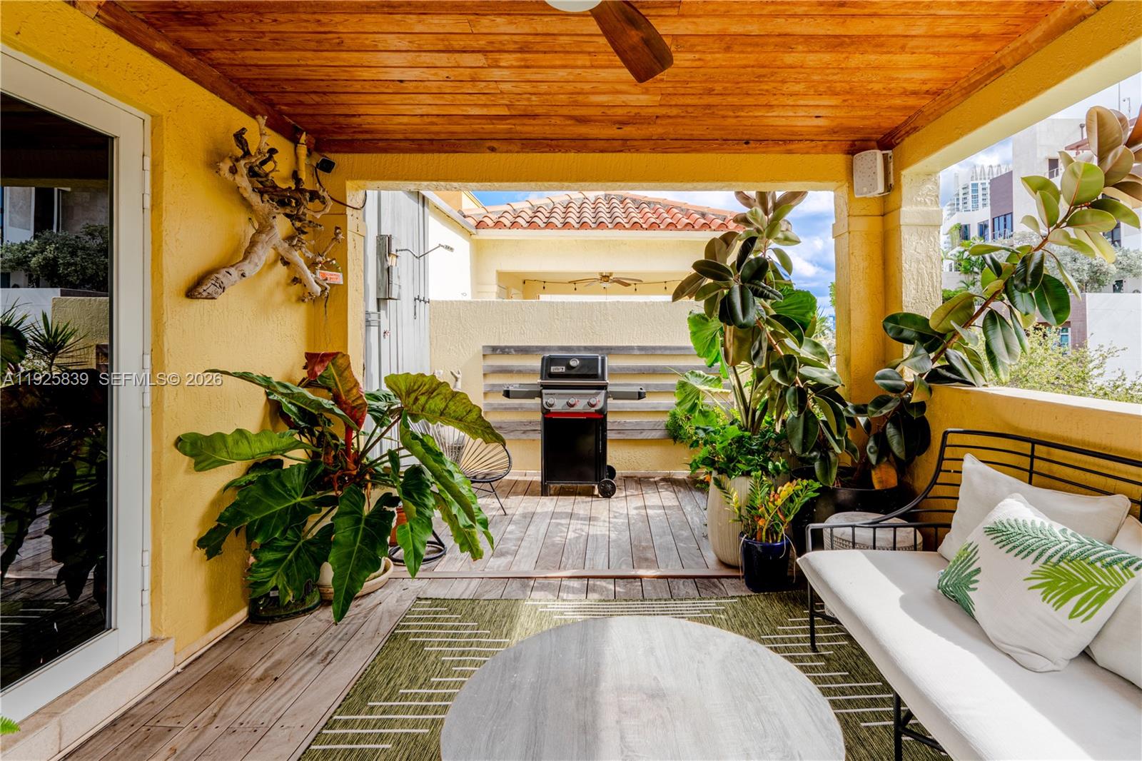 THE COURTS AT SOUTH BEACH - Residential