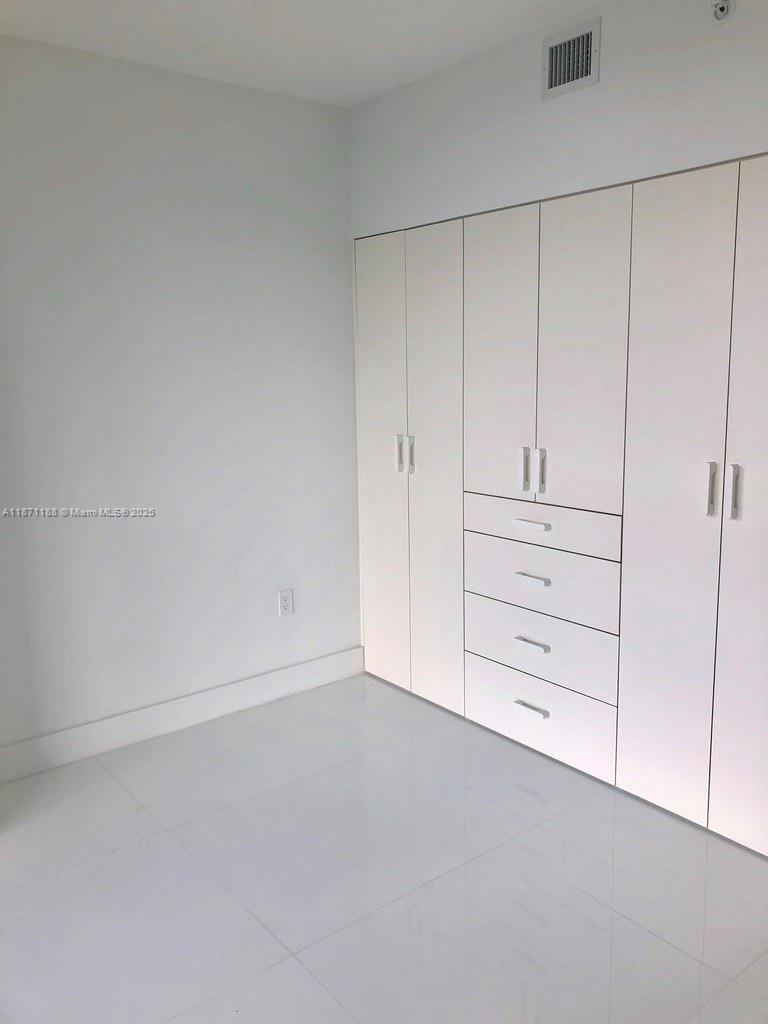 HYDE MIDTOWN - Residential