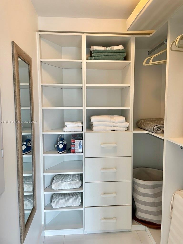 HYDE MIDTOWN - Residential