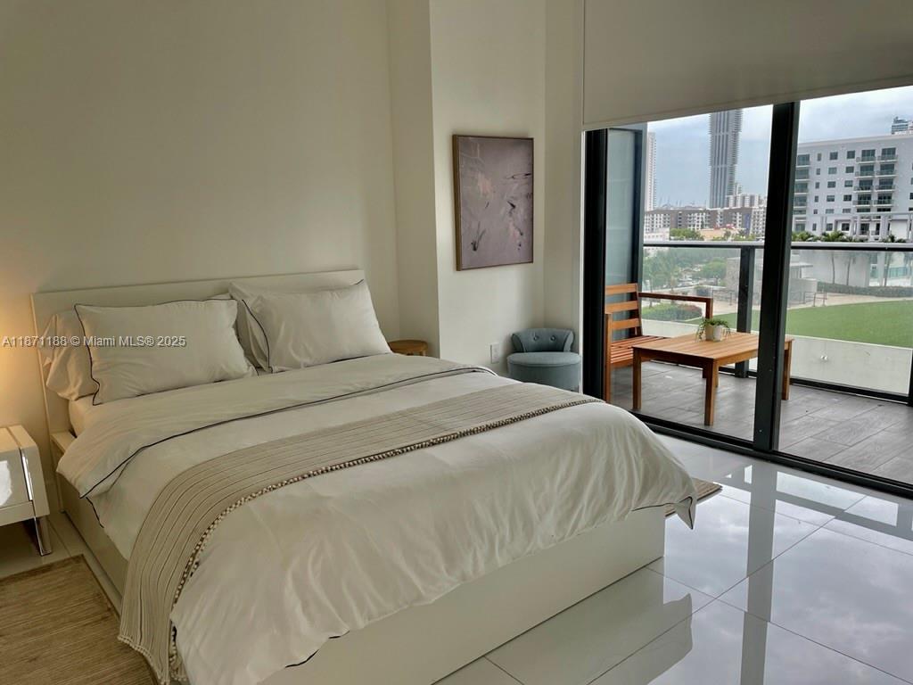 HYDE MIDTOWN - Residential