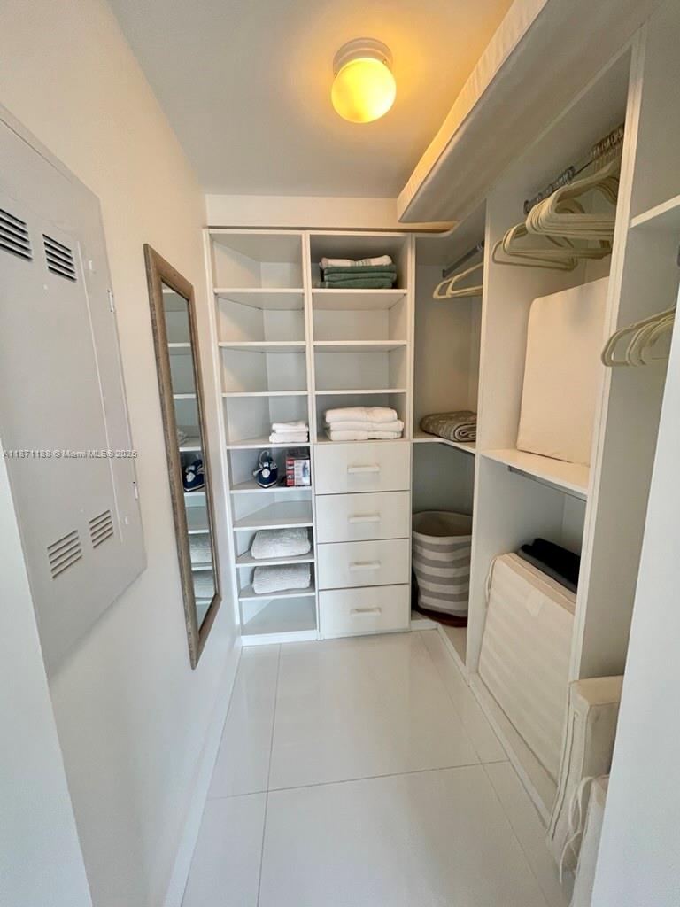 HYDE MIDTOWN - Residential