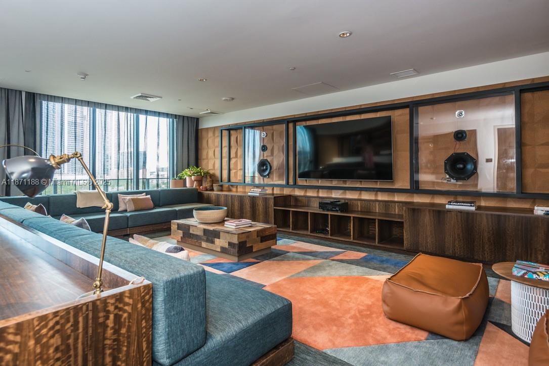 HYDE MIDTOWN - Residential