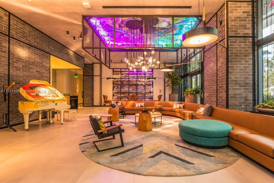 HYDE MIDTOWN - Residential