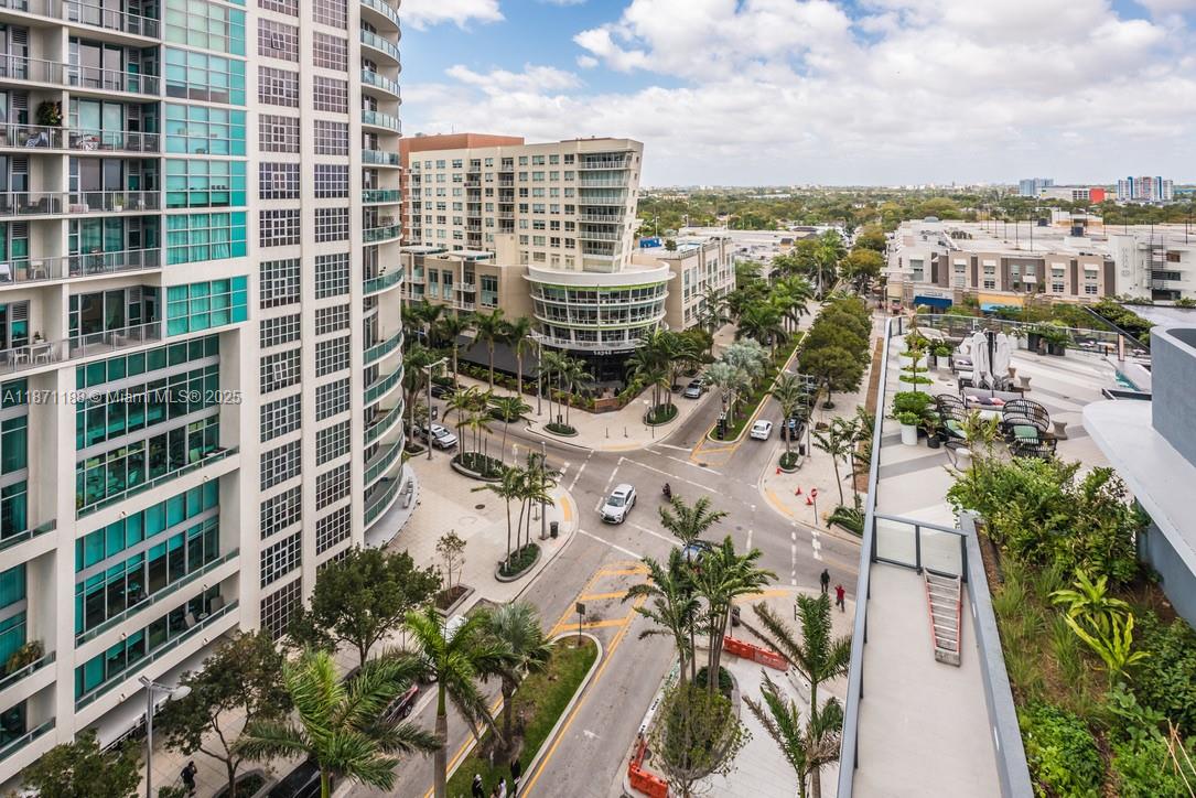 HYDE MIDTOWN - Residential