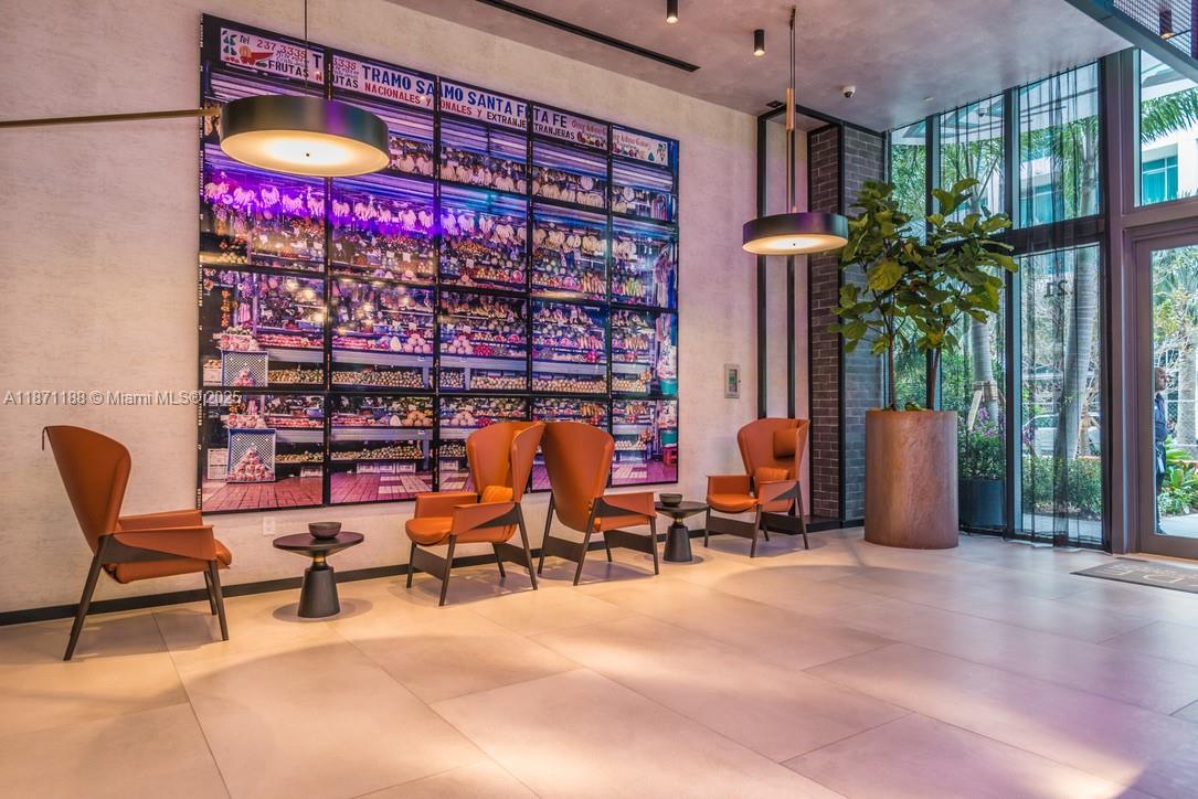 HYDE MIDTOWN - Residential