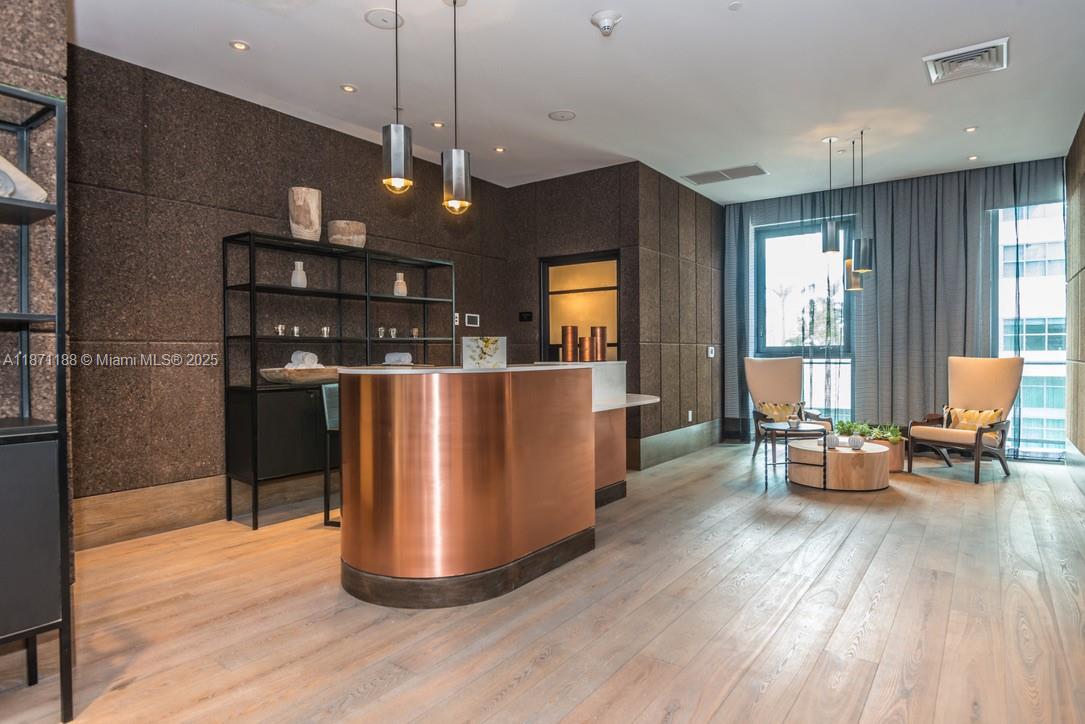 HYDE MIDTOWN - Residential