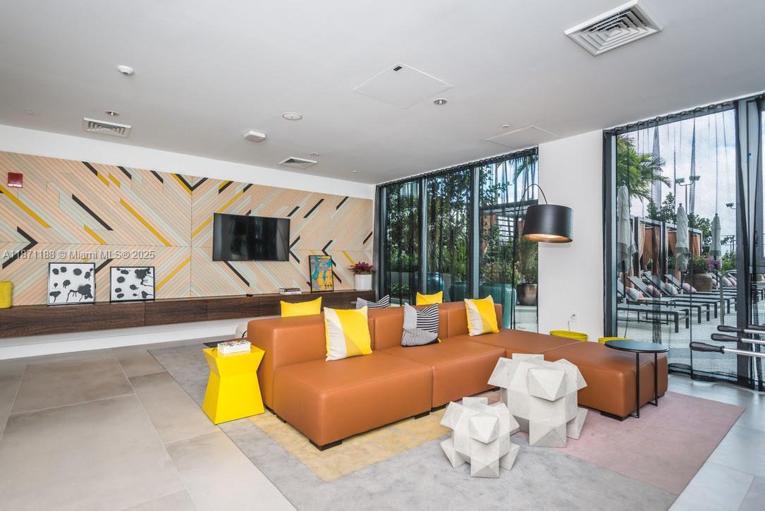 HYDE MIDTOWN - Residential