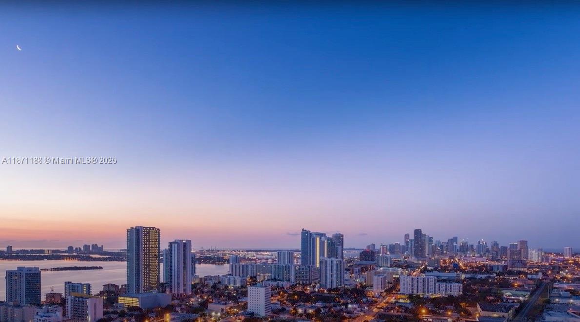 HYDE MIDTOWN - Residential