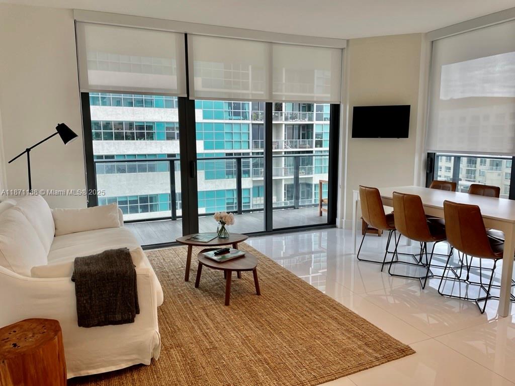 121 NE 34 ST 901