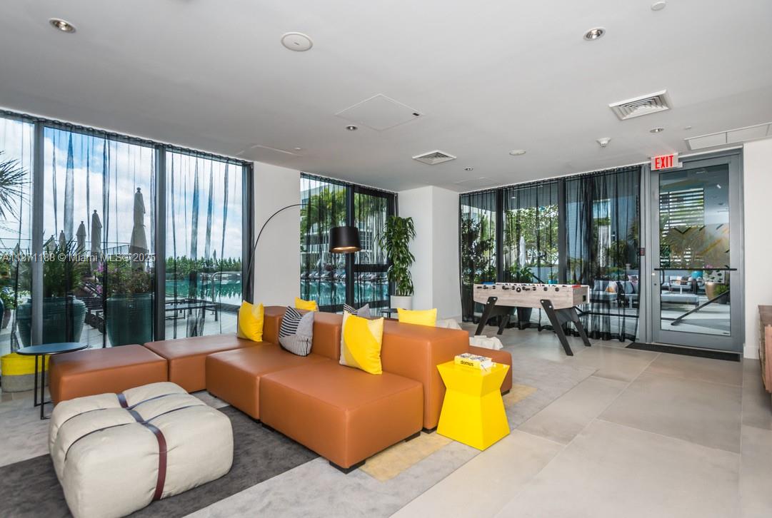 HYDE MIDTOWN - Residential