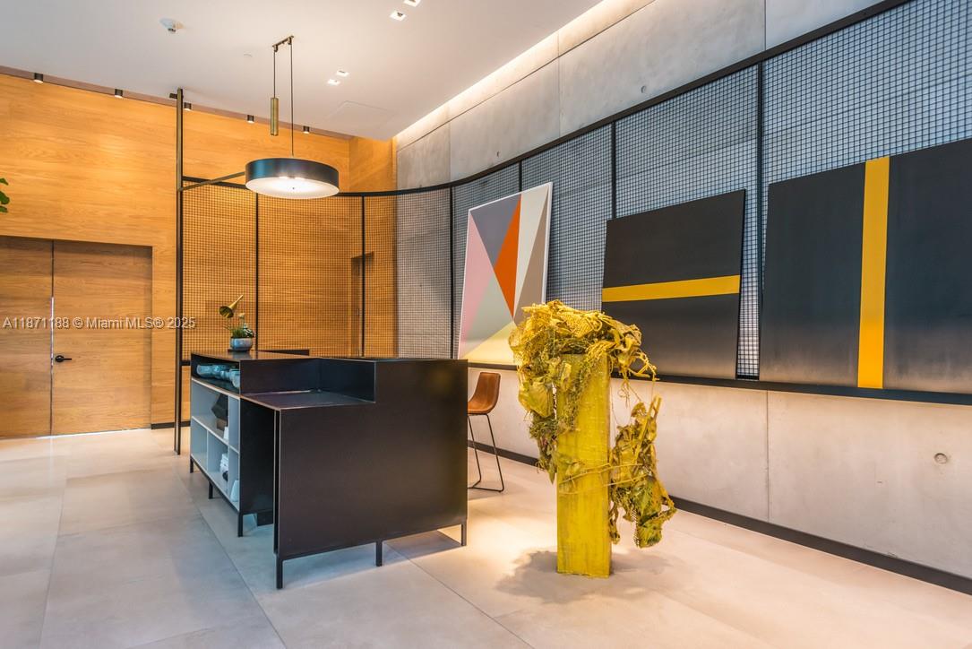 HYDE MIDTOWN - Residential