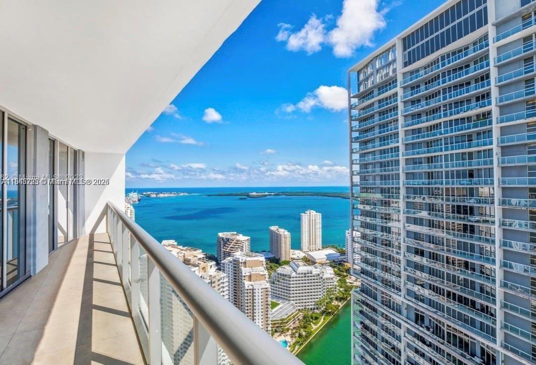 475 Brickell Ave 4909
