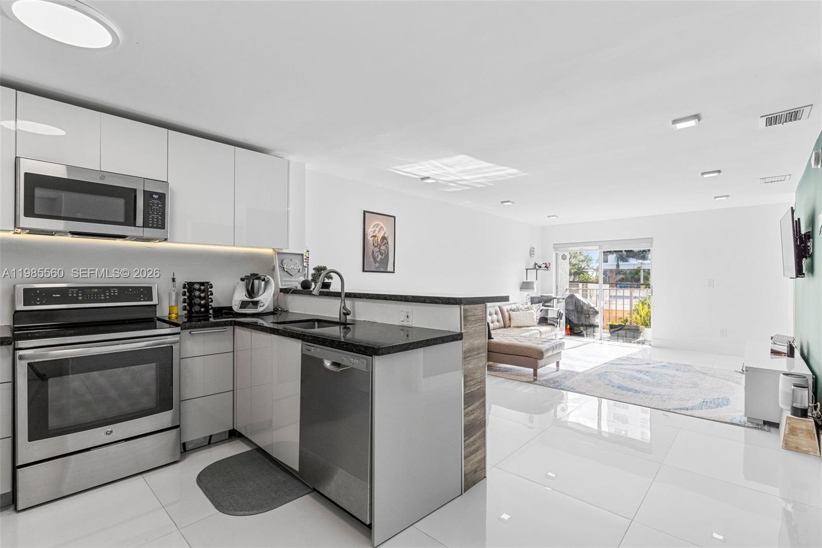 CLINTON CONDO - Residential