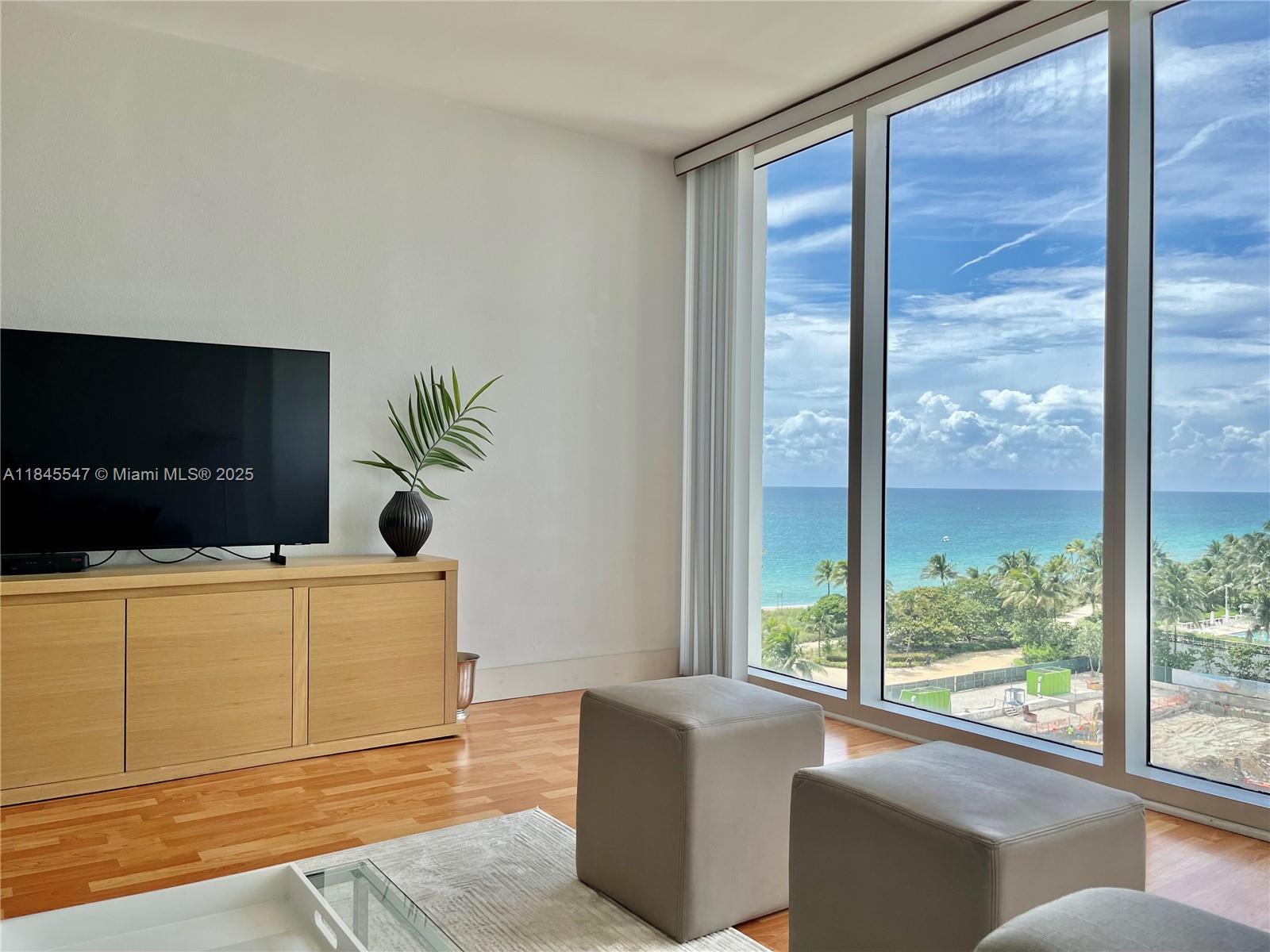 10275 Collins Ave 716